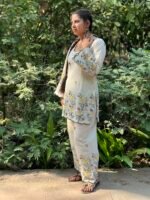 Women Cream Floral Embroidered Kurti Pant Set - Image 4